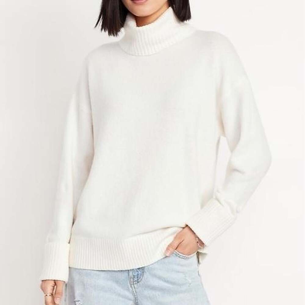 Old Navy Women's Cream and White Jumper